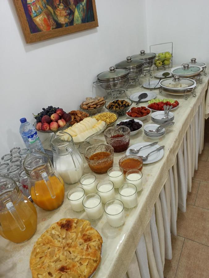 לינה וארוחת בוקר בוקורו Emir מראה חיצוני תמונה